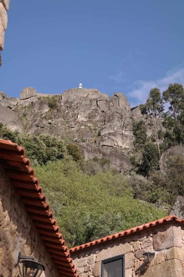 Casa Do Meio Em Quinta De Sao Pedro De Vir-A-Corca Монсанту Екстериор снимка