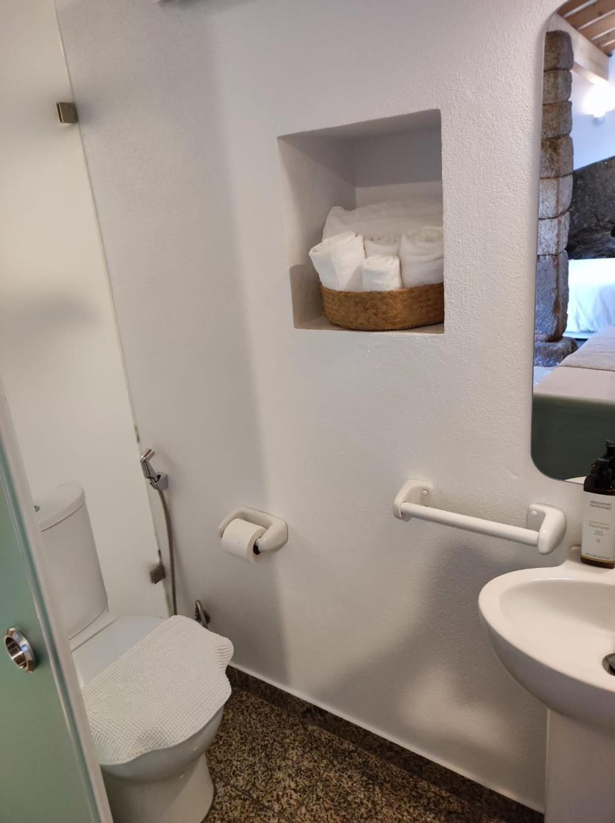 Casa Do Meio Em Quinta De Sao Pedro De Vir-A-Corca Монсанту Екстериор снимка